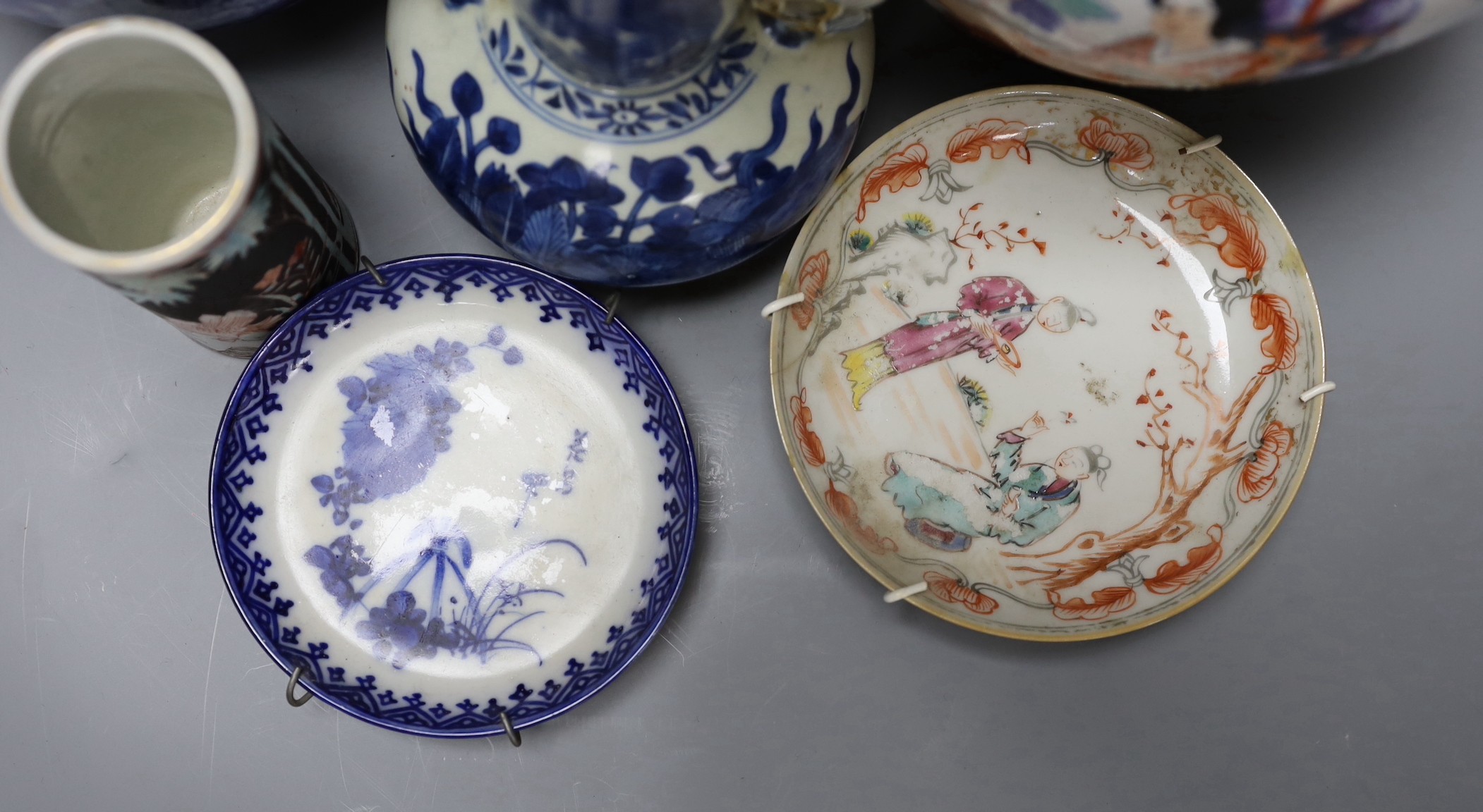 A selection of Oriental ceramics, to include a Chinese blue and white Venetian-glass style vase decorated with floral sprays with decorative and pierced handles, tallest 38cm, (6)